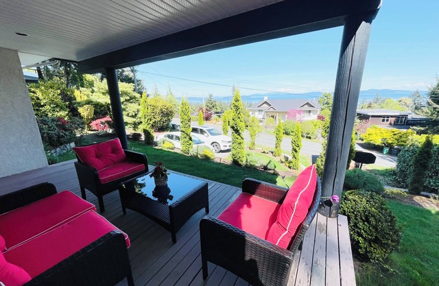 Cozy home with ocean view