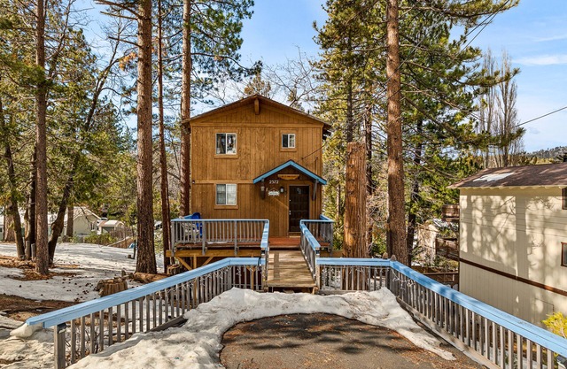 Cozy home with wood-burning fireplace, WiFi, game room, deck, & washer/dryer