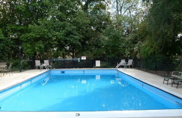 Cozy hotel in lovely Vernon with AC, WiFi