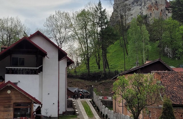 Cozy house, 5 minutes from Bran Castle.nn THE PRICE IS PER ROOM, PER NIGHT