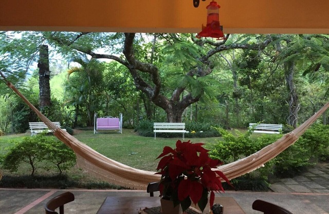 COZY HOUSE IN ITAIPAVA 5 MINUTES FROM THE CENTER. Surrounded by nature