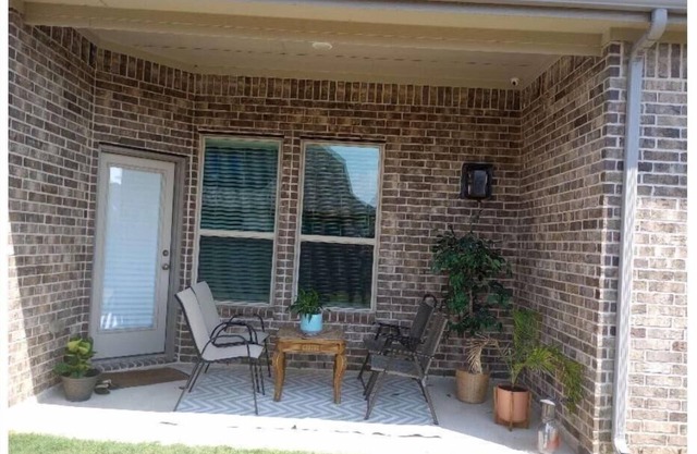 Cozy House in Richmond, Modern Amenities, Pet-Friendly, Community Pool and Gym!
