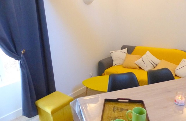 Cozy house in the heart of the village with enclosed garden