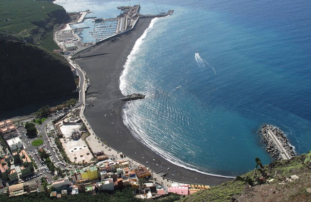 Cozy house surrounded by palms, western, views to the Atlantic, best climate