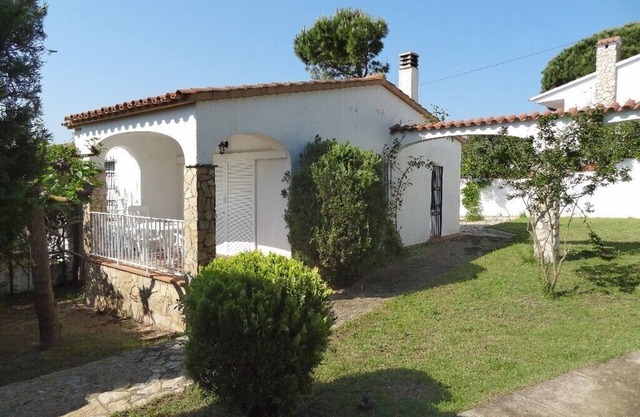 Cozy house with garden and barbecue near the beach
