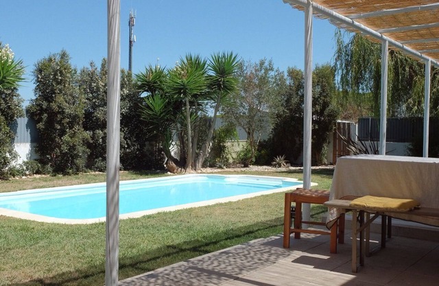 Cozy house with gorgeous swimming pool,1m from the village and 15m from thbeach.