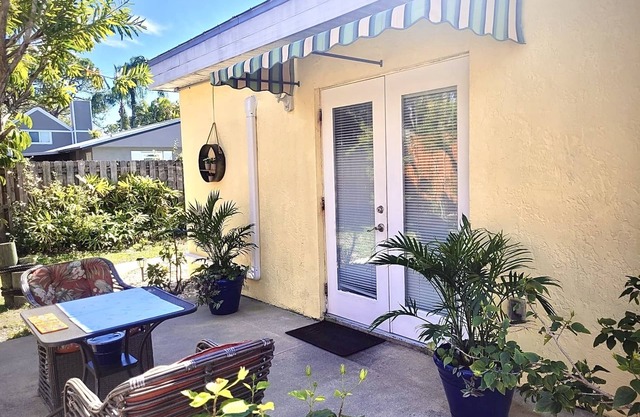 ~ Cozy In-law Apartment Close to Siesta Key ~