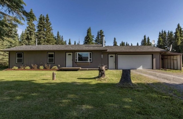 Cozy Kenai Home Close to Fishing!