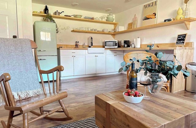 Cozy King Apt Suite w/Fire Pit & Mountain Views