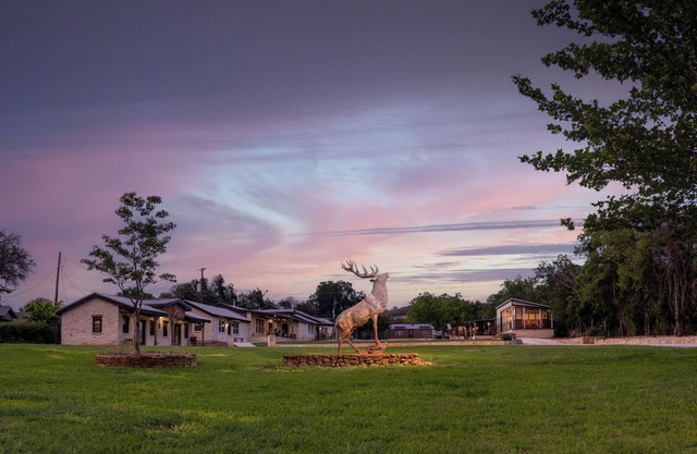 Cozy Lake Cabin - 2 Queen Beds