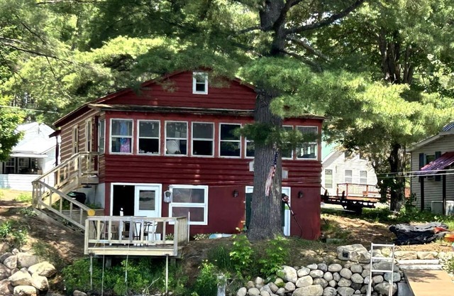 Cozy Lakefront Cabin Perfect for a Family Getaway in Wells, NY