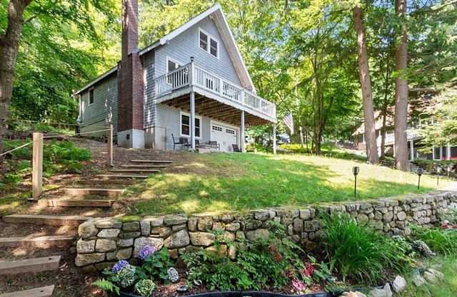 Cozy lakefront cottage with amazing views and private beach!!