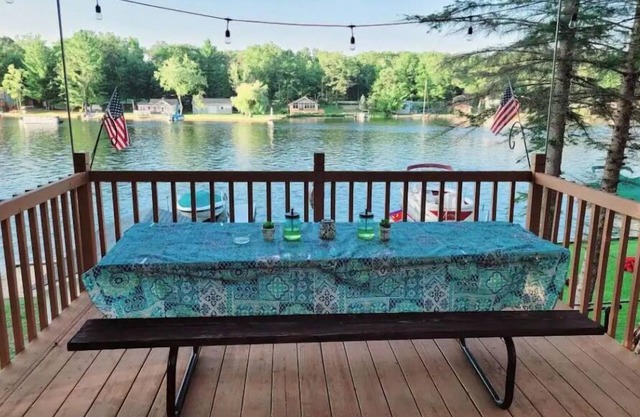 Cozy LakeFront Cottage on All-Sports Lake George