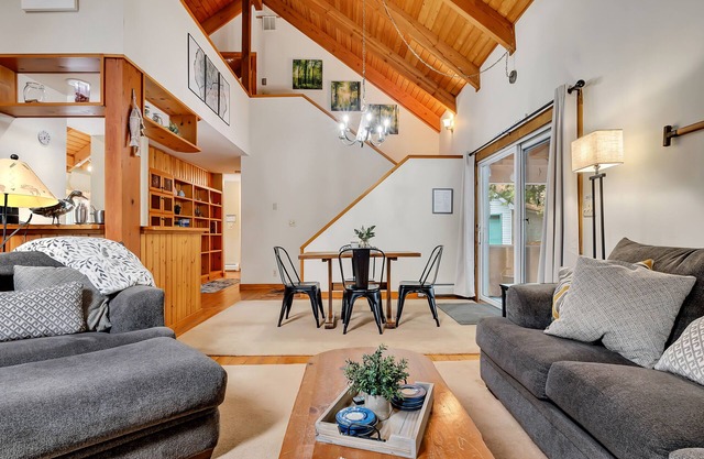 Cozy Lakefront Home on Great Sacandaga – Year-Round Fun