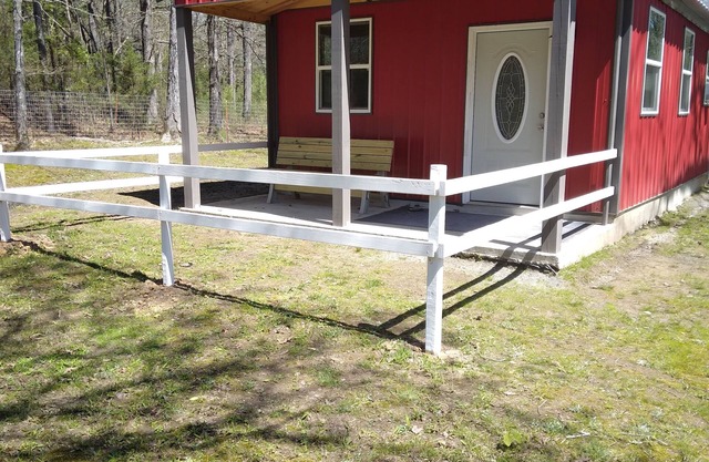 Cozy little red cabin in hebersprings ar.