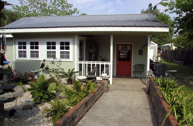 Cozy Living Close to the Beach
