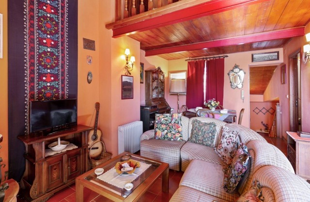 Cozy loft of 60 square meters perfect for 4 people, located on the second floor of a period building without elevator, located in the heart of Taormina.The Greek Theater, the Castle, Naumachie and Villa Comunale Park - all the beauties of this splendid t