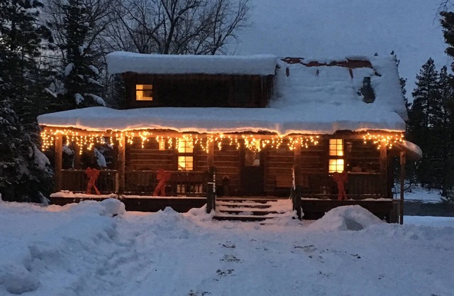 Cozy Log Cabin on Beautiful Swan River in the Swan/Mission Mountains