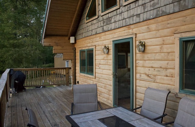 Cozy Log Cabin