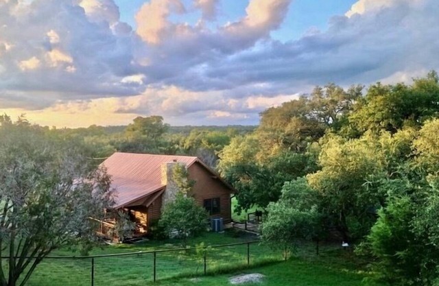 Cozy Log Cabin w/Fireplace, Grill, & Wildlife Views