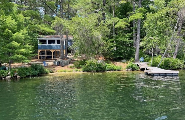 Cozy Maine cottage with sandy gradual entry into Moose Pond!