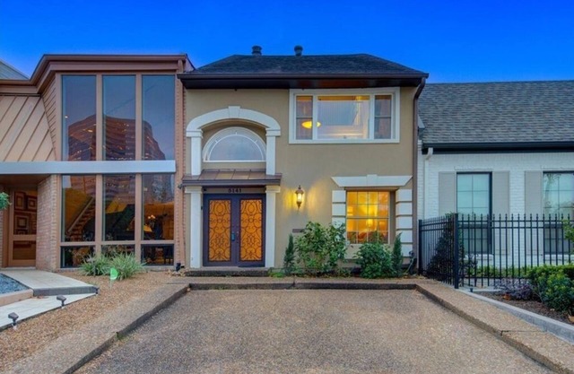 Cozy Mediterranean Colonial House in Galleria