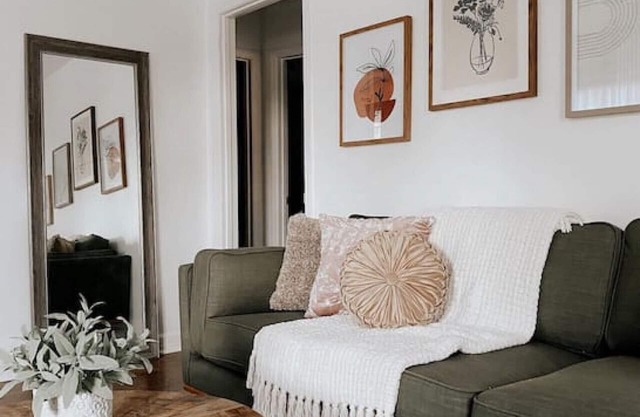 Cozy Mid-Century Modern House, walk to Starbucks