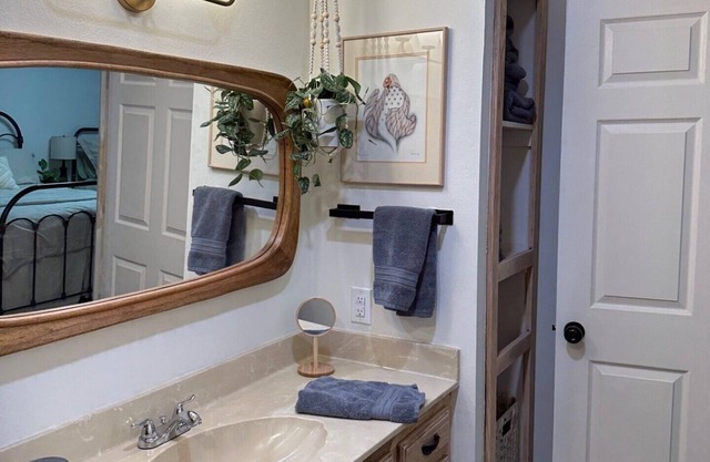 Cozy MiL Suite close to famous Canton First Monday grounds, just outside of town