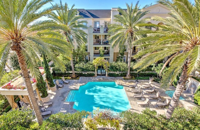 Cozy, Modern Condo in Irvine 2br/2.5ba
