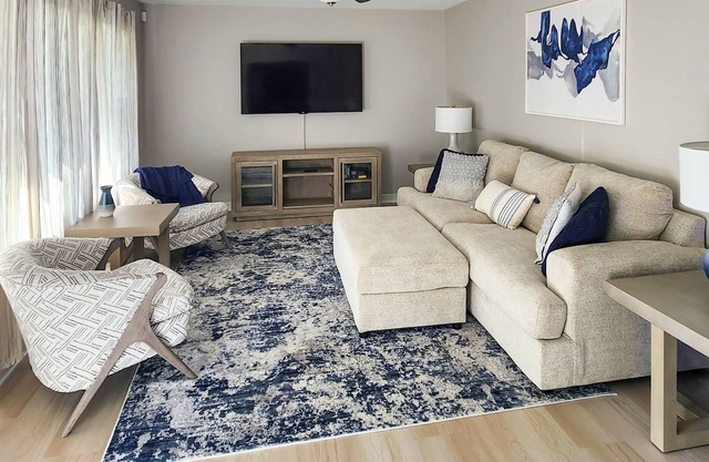 Cozy, modern stay perfect for families. Fully fenced and private back yard.