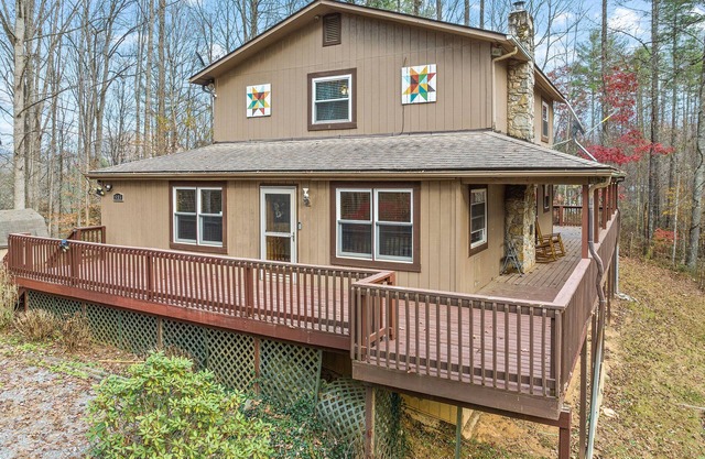 Cozy Mountain Getaway w/Hot Tub!