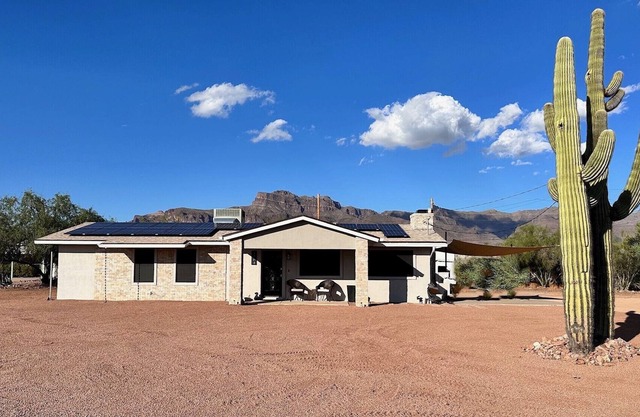 Cozy Mountain home with RV parking near hiking trails, lakes, and endless fun.