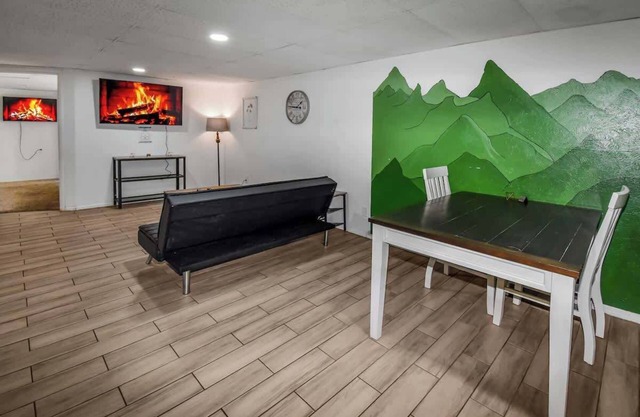 Cozy Mountain-Inspired Lower Unit in Denver