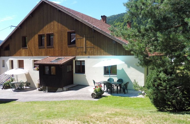 Cozy Mountain Retreat with Garage, BBQ & Wifi in La Bresse