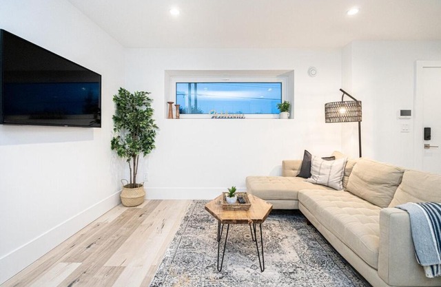 Cozy Mountain View Suite with Parking and Floor Heating for 4