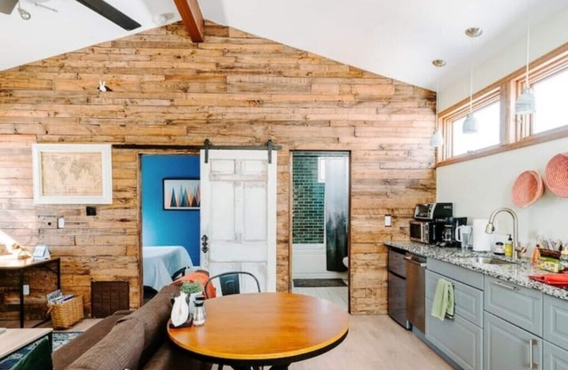 Cozy Neighborhood Spot Close to Downtown