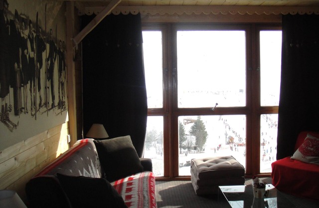 COZY NEST AT THE FOOT OF THE SLOPES SUPERB VIEW