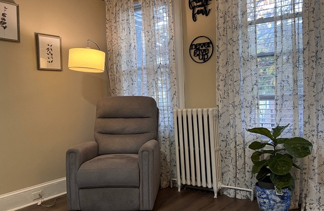 Cozy on the Hill. Close to Riverfront, Brandywine park and great food