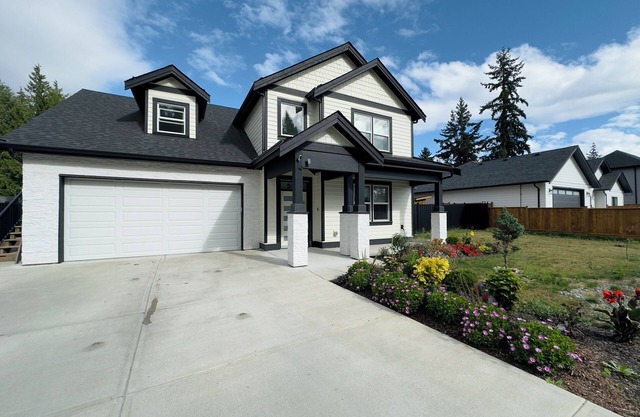 Cozy one bedroom suit on Gibsons with private entrance