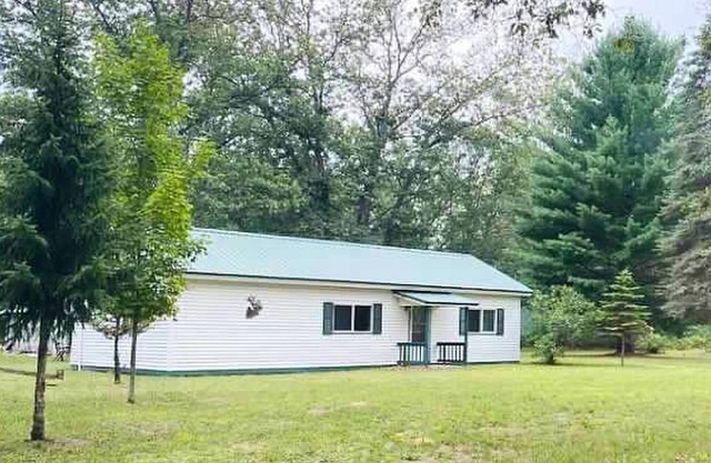 Cozy Peaceful 1 bedroom Cabin, that sleeps 6 - A perfect nature filled getaway.