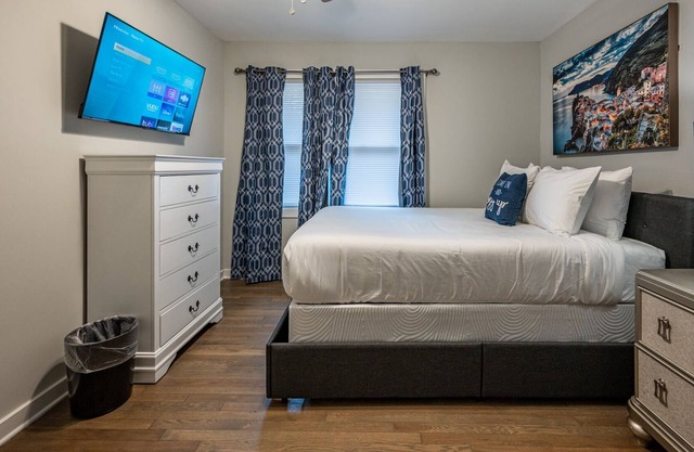 Cozy Pet Friendly 2BR Near Mercedes Benz Stadium