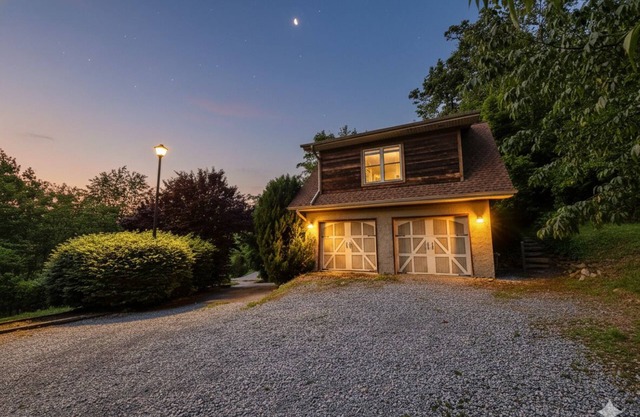 Cozy Pet-Friendly Retreat | Views & Fire Pit Fun