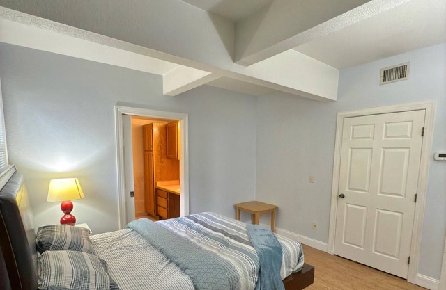 Cozy Place Close to Downtown, Hospitals and Universities by San Marcos area.