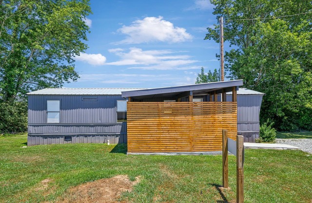 Cozy & private 2-bedroom home in Hohenwald, TN only 4miles to the Natchez Trace