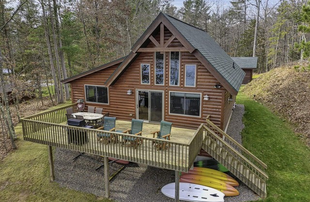 Cozy PRIVATE Crystal Clear Lake Home! Free WIFI & Firewood!
