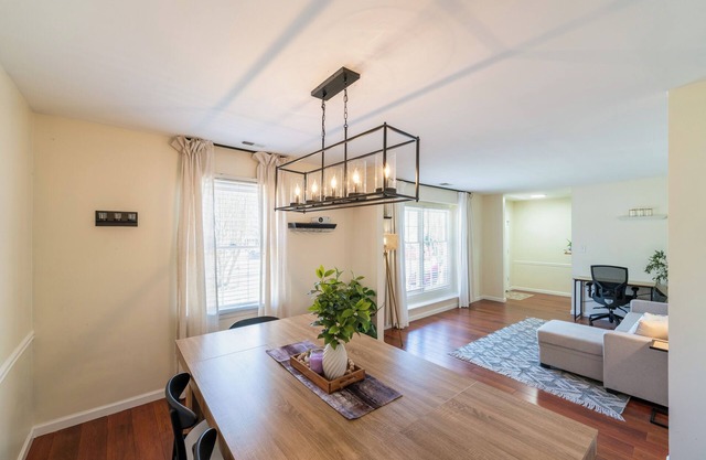 Cozy Private Home in Charlotte! King Bed, Big yard, Espresso machine, Fire pit