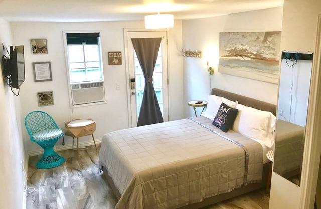 Cozy Private Studio - near SMU w Private Parking