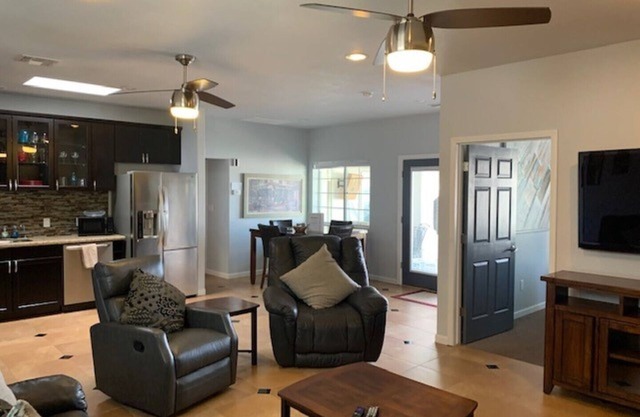 Cozy, Quiet, Beautiful Casita - Heated Pool/Hot Tub and Mini Golf