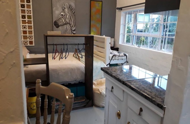 Cozy quirky cottage Constantia