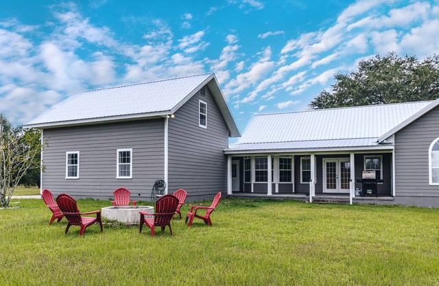 Cozy ranch home on 12 acres near springs